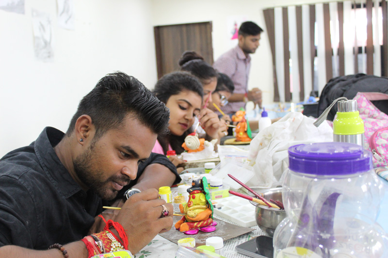 making-eco-ganesha-idol-dsifd-indore-students